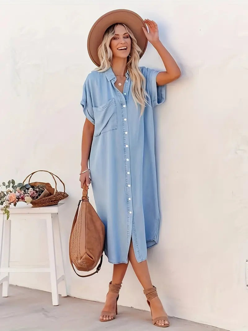 Robe d'été élégante Béatrice de Danoir Paris en tissu bleu ciel, parfait pour une allure sophistiquée en saison estivale