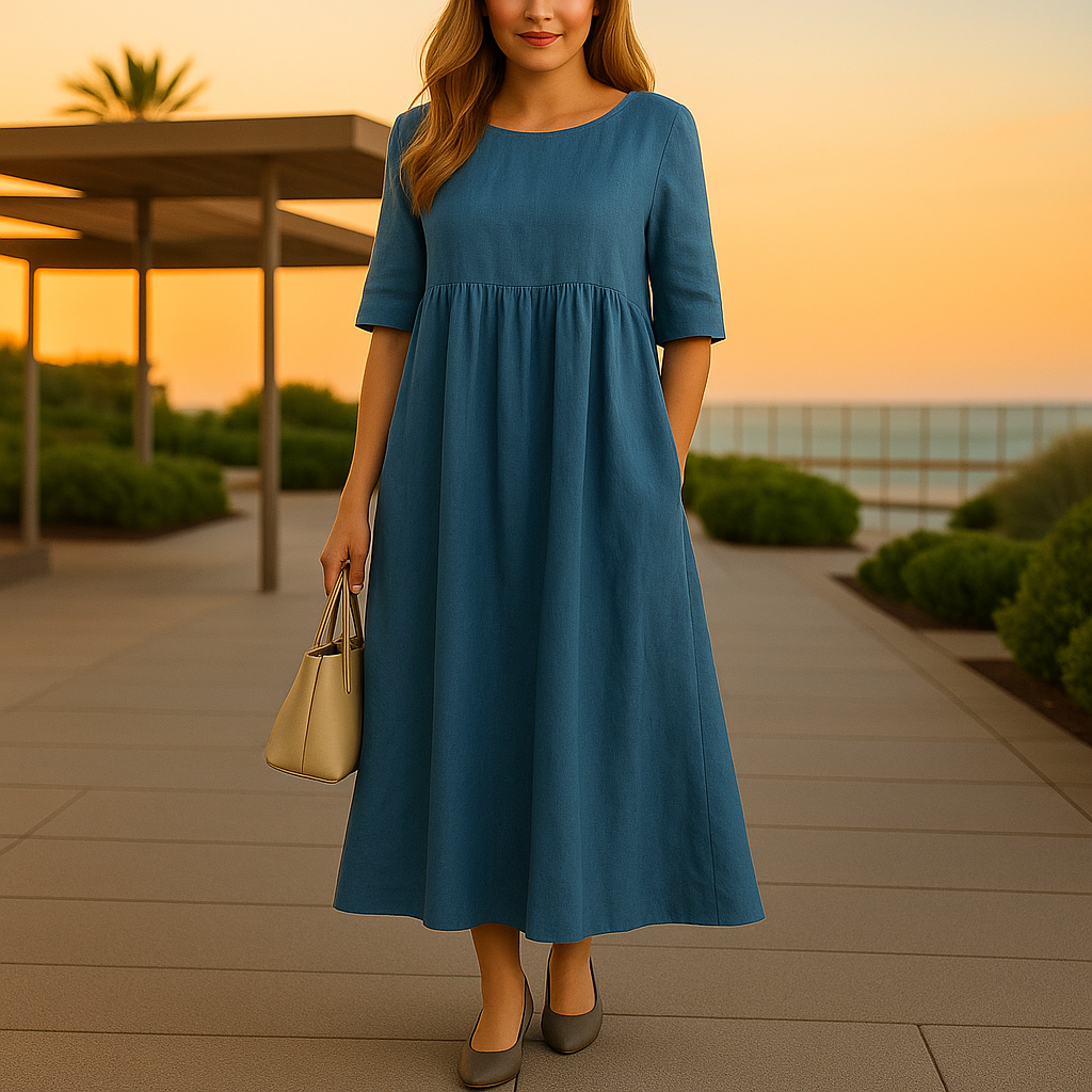 Robe en coton aérée Manon de Danoir Paris, couleur bleu ciel, avec détails légers et confortables pour l'été.