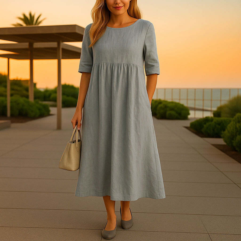 Robe en coton aérée Danoir Paris Manon, couleur bleu ciel, légère et confortable pour l'été, vue de face.