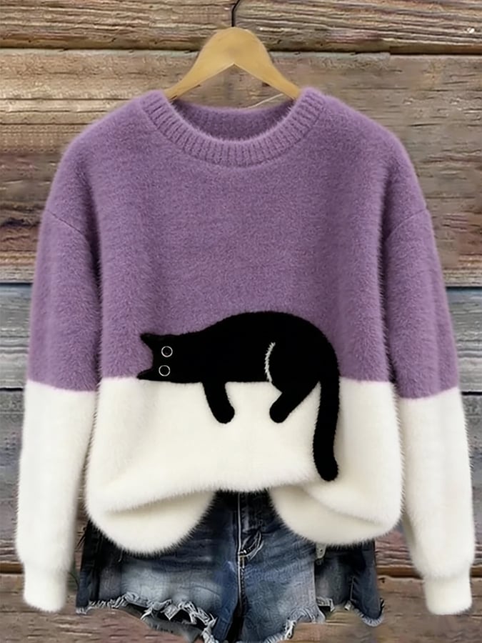 Sweat femme Danoir Paris avec motif de chat, en coton bleu clair, porté sur mannequin, style décontracté et confortable.