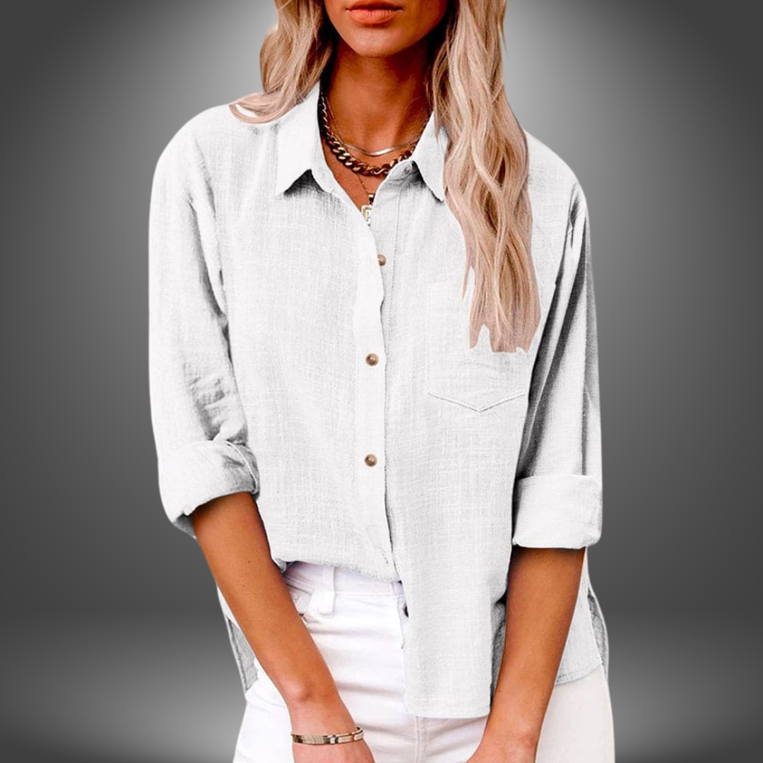Blouse en lin premium Eve de Danoir Paris, couleur bleu clair, détail de la coupe élégante et tissu léger visible sur l'image.