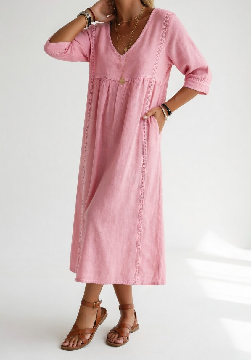 Robe midi fluide décontractée élégante Danoir Paris Lioréa™ en tissu léger bleu clair, portée avec style et confort.