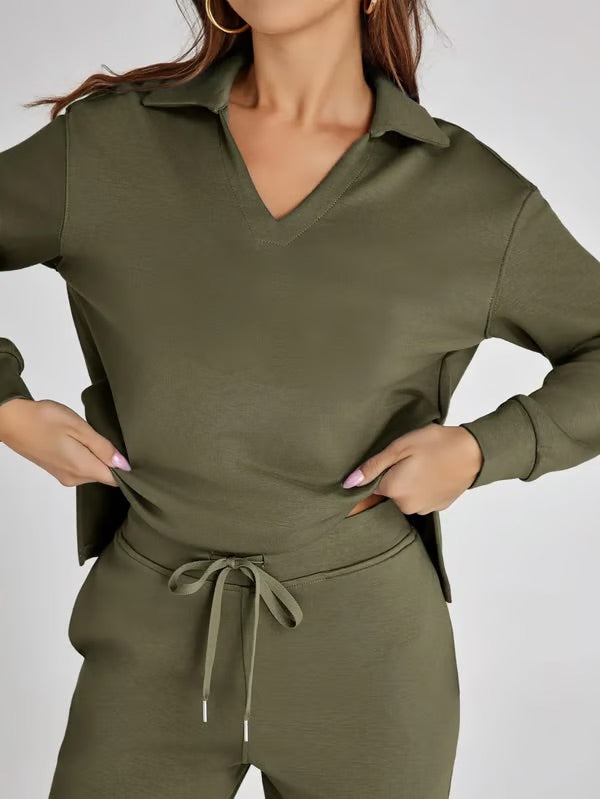 Ensemble polyvalent Chantal de Danoir Paris, vêtement chic bleu clair, porté par un mannequin, style élégant et moderne.