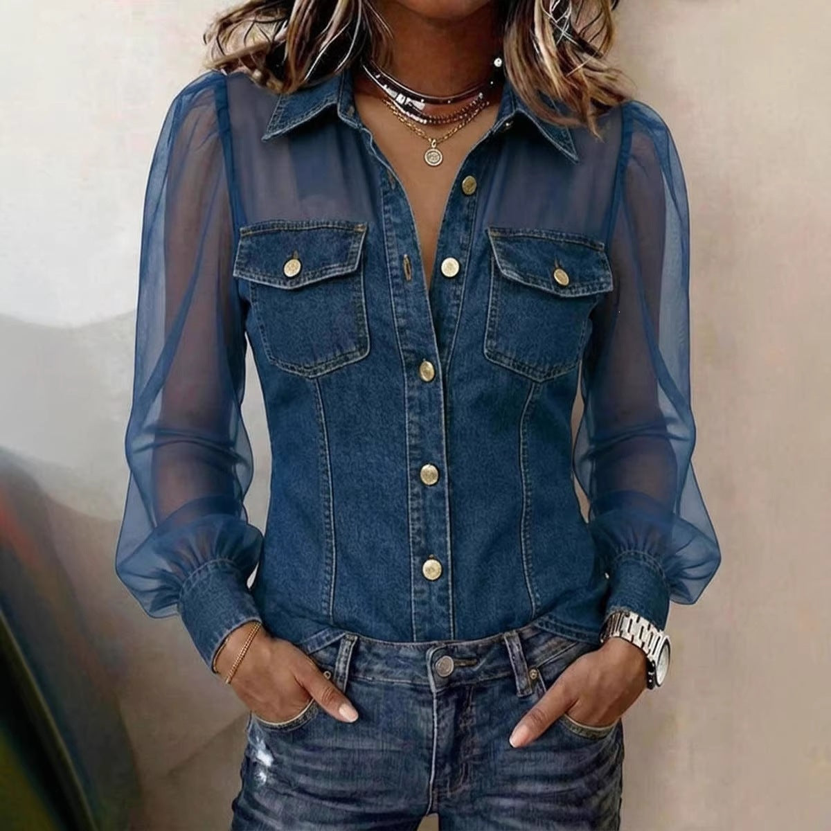 Blouse élégante Élodie en denim foncé de Danoir Paris, vue de face, tissu tendance et finition soignée.