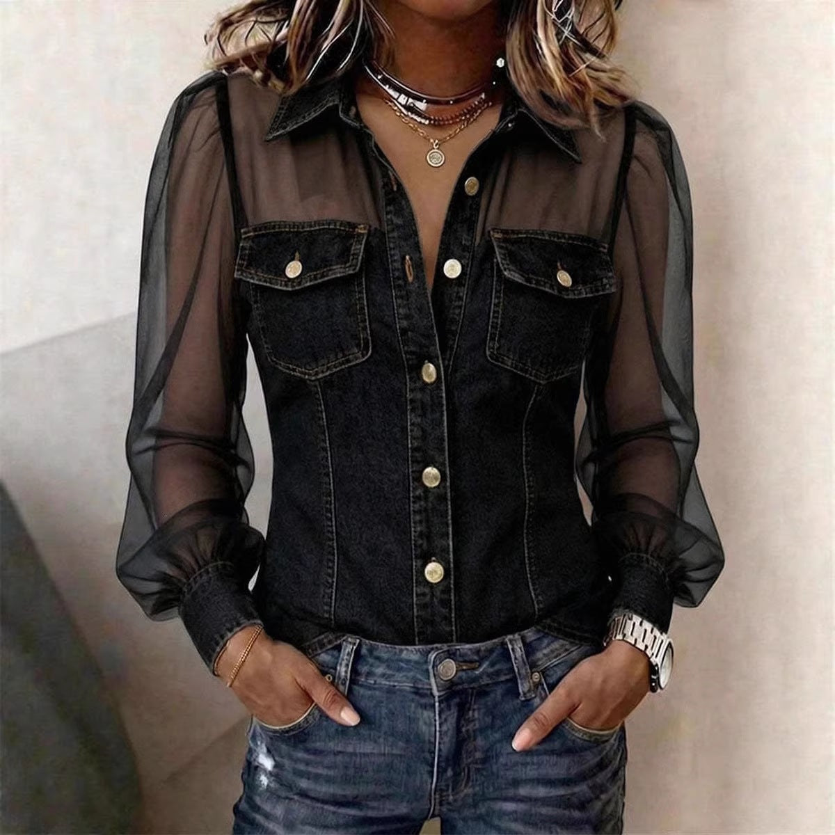 Blouse élégante Élodie en denim foncé de Danoir Paris, tissu léger et coupe sophistiquée, pour un style chic et décontracté.