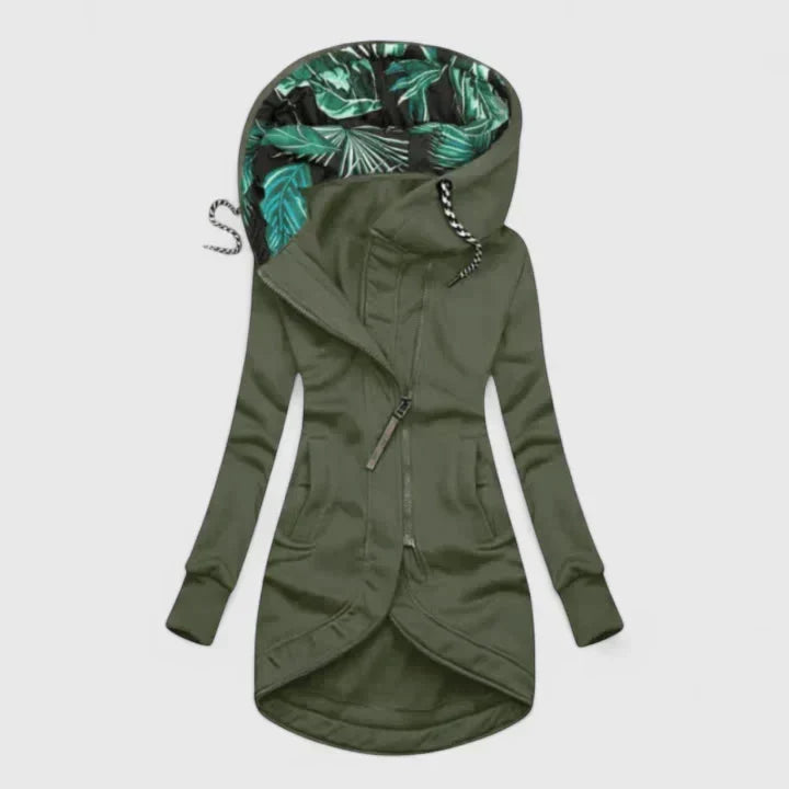 Veste confortable Danoir Paris Annalysiah en bleu marine, tissu doux et coupe décontractée, idéale pour le confort quotidien.