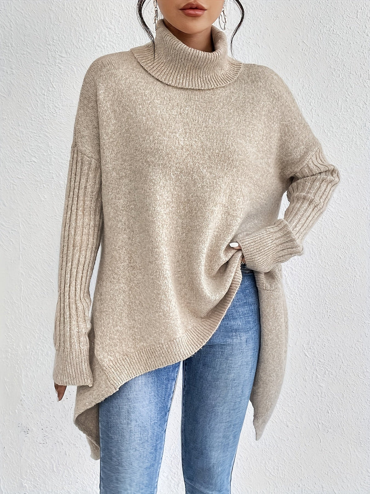 Pull confortable Audrey en bleu marine de Danoir Paris, en laine douce avec col rond et manches longues.