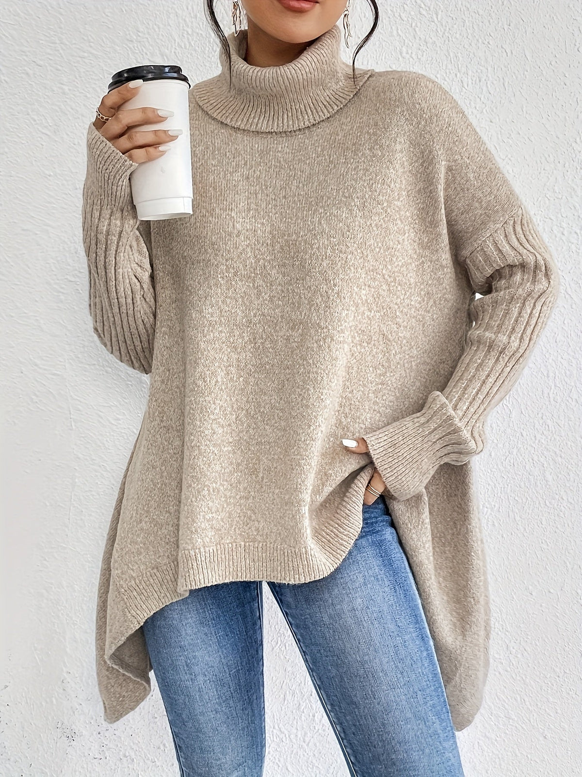Pull confortable Audrey de Danoir Paris en bleu marine, vue de face, tissu doux et style décontracté.