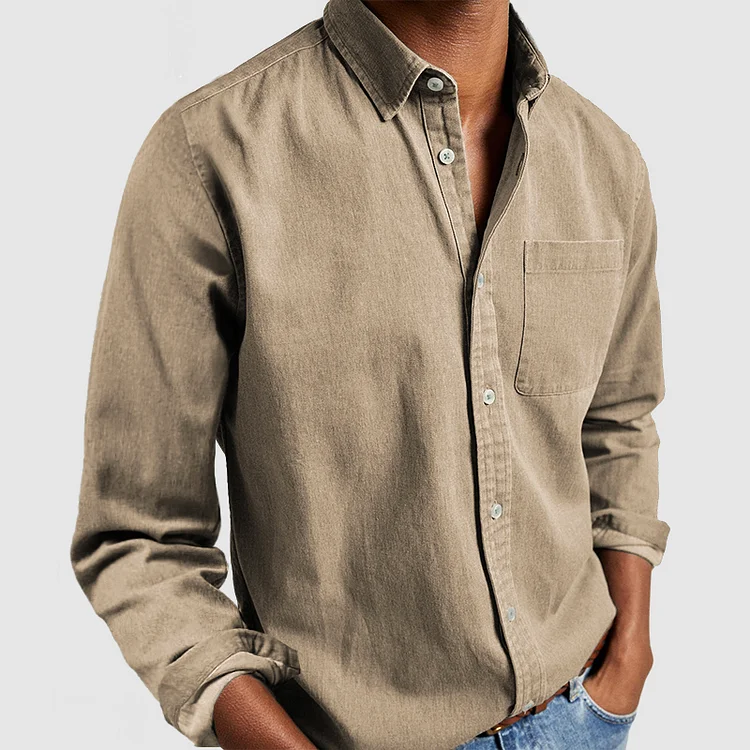 Chemise en coton bleue marine pour homme de la marque Danoir Paris, avec col classique et boutons visibles.