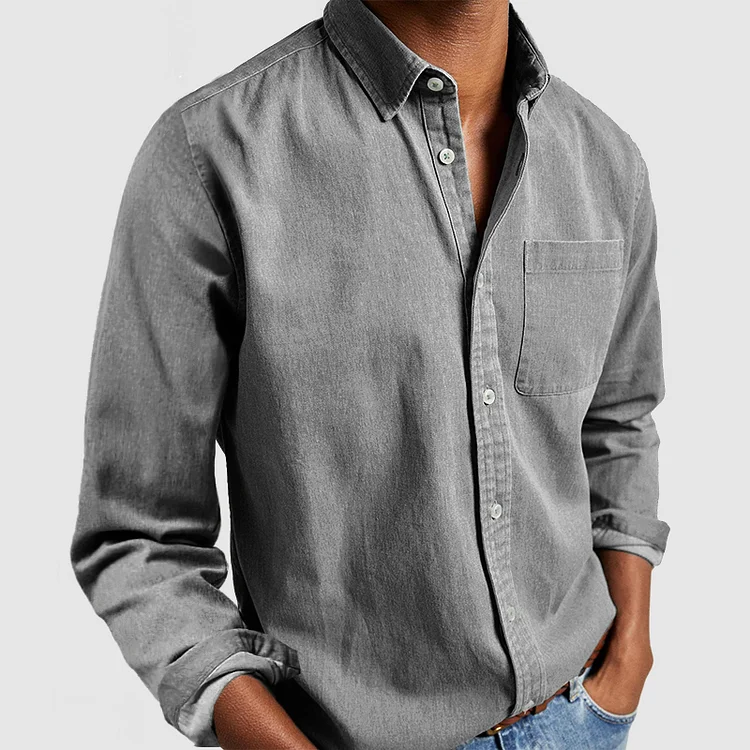 Chemise en coton pour homme Danoir Paris, bleu marine avec col classique et boutons, portée sur un mannequin.