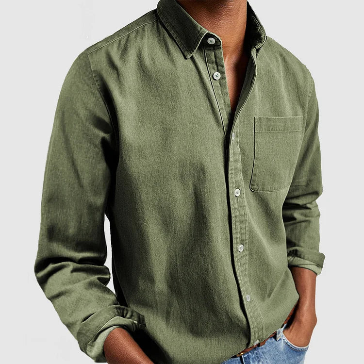 Chemise en coton bleue marine pour homme de Danoir Paris, col classique et manches longues, vue de face.