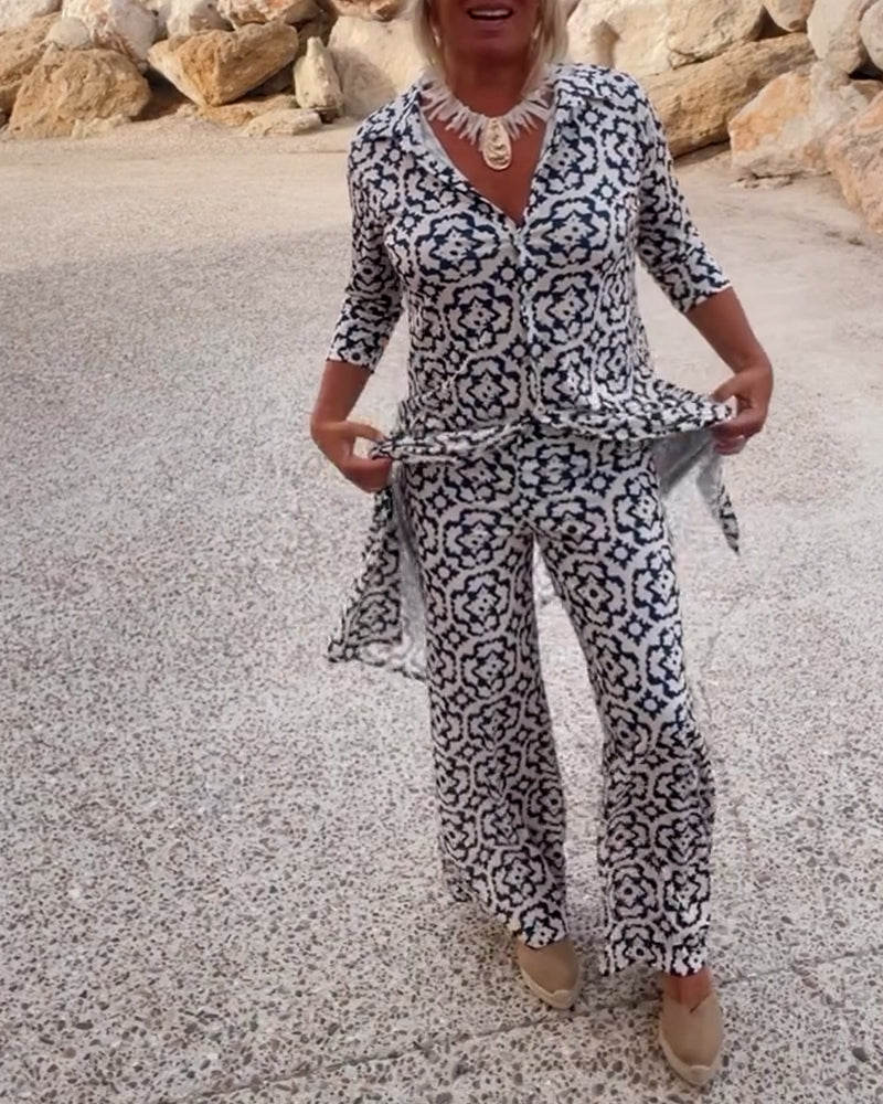 Ensemble vintage élégant Kailiane de Danoir Paris en tissu bleu marine, avec veste et pantalon sophistiqués.