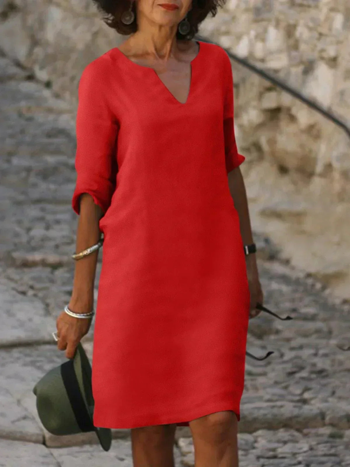 Robe luxe élégante Lalina de Danoir Paris en tissu bleu marine, coupe sophistiquée et détails raffinés.