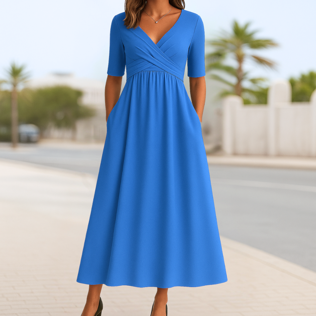 Robe croisée à manches courtes Danoir Paris Monique en tissu bleu marine, élégante et ajustée, vue de face.