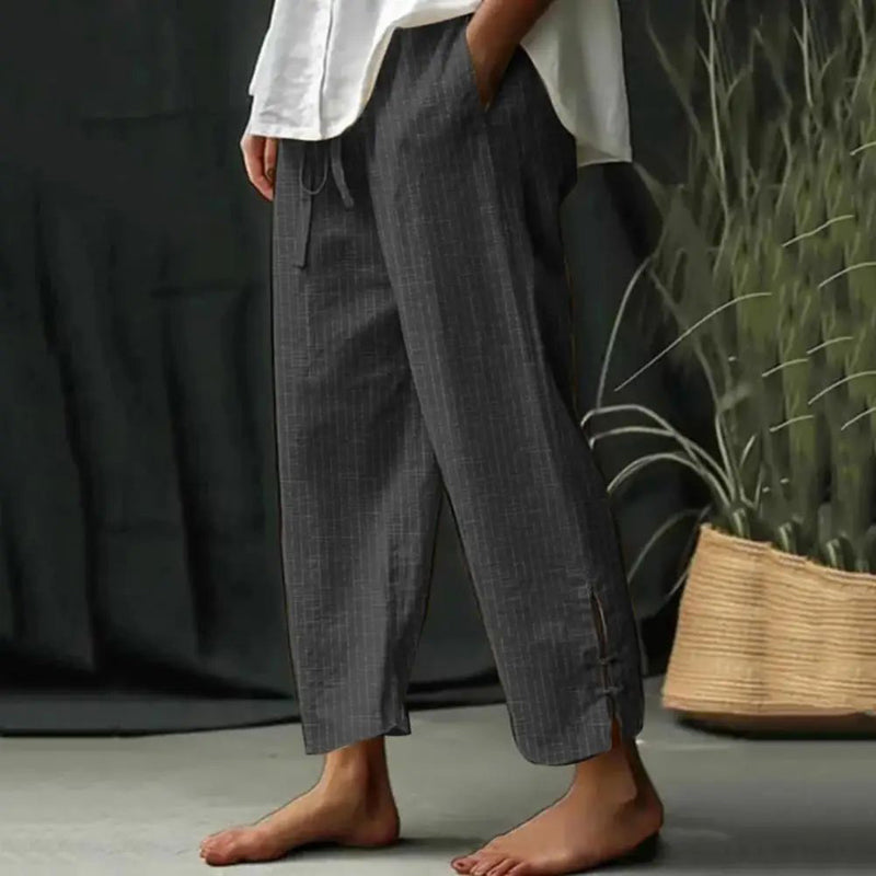 Pantalons artisan Danoir Paris Bellie en tissu bleu confortable, vue de face, style décontracté et élégant.