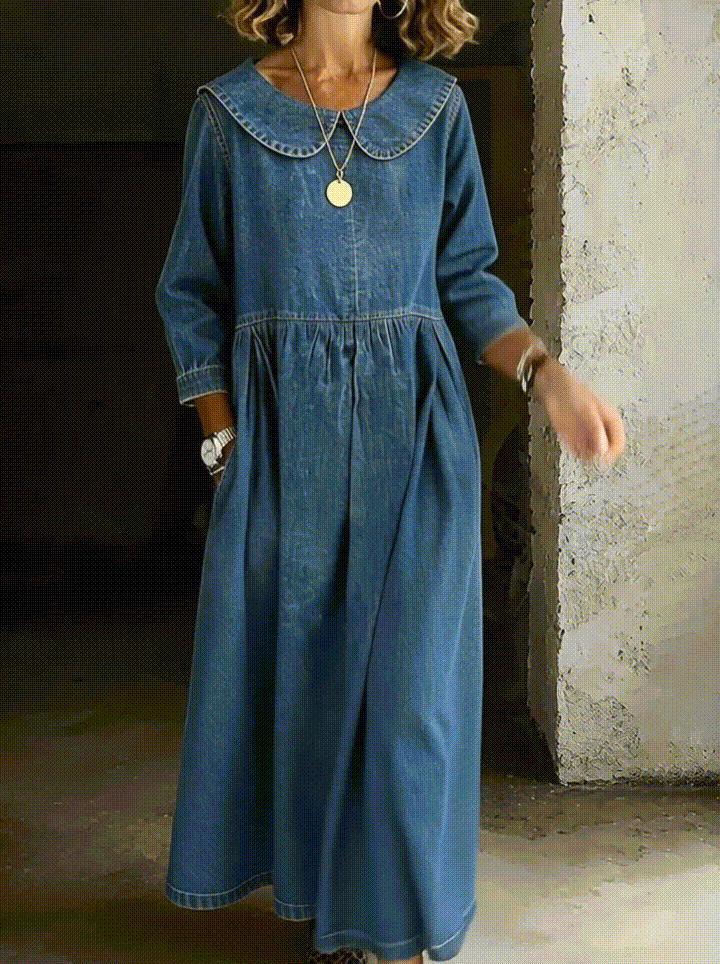 Robe en jean Clara de Danoir Paris avec col Peter Pan, vue de face, tissu bleu, style décontracté et féminin.