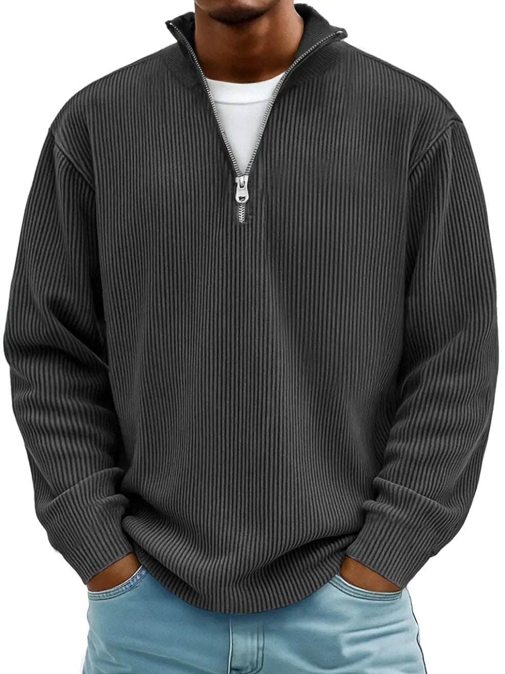 Pull demi-zippe Danoir Paris™ bleu élégant et confortable, en laine douce, porté sur un mannequin.