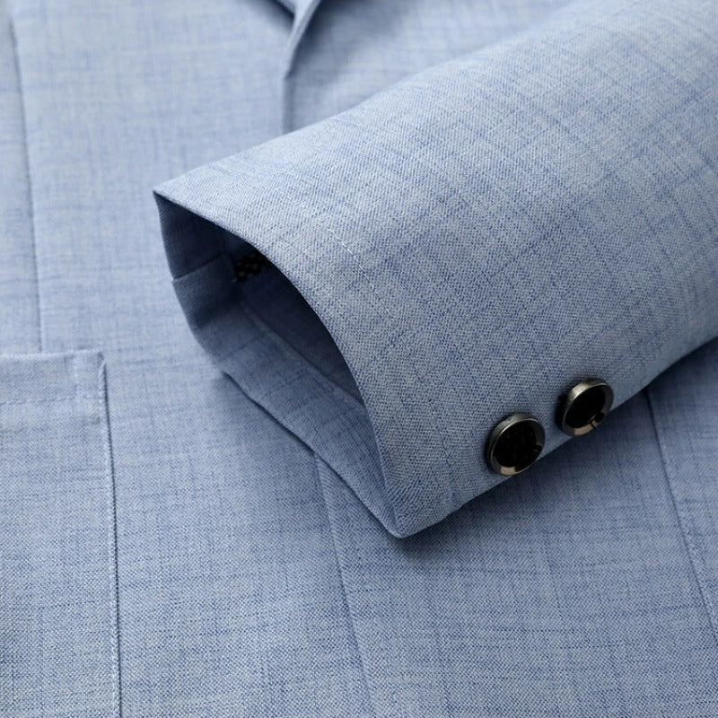 Veste intelligente pour hommes de Danoir Paris, couleur bleue, avec design moderne et détails élégants.