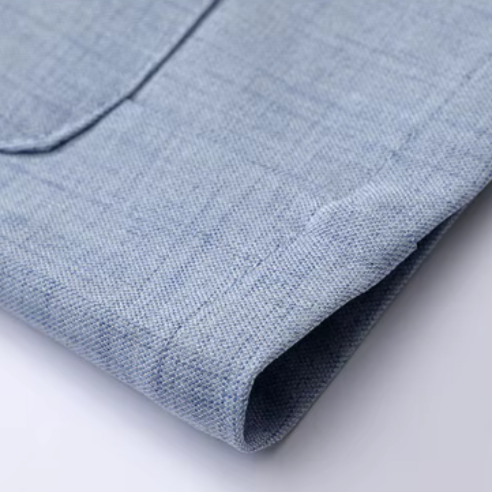 Veste intelligente pour hommes Danoir Paris, en tissu bleu, avec détails modernes et coupe élégante.