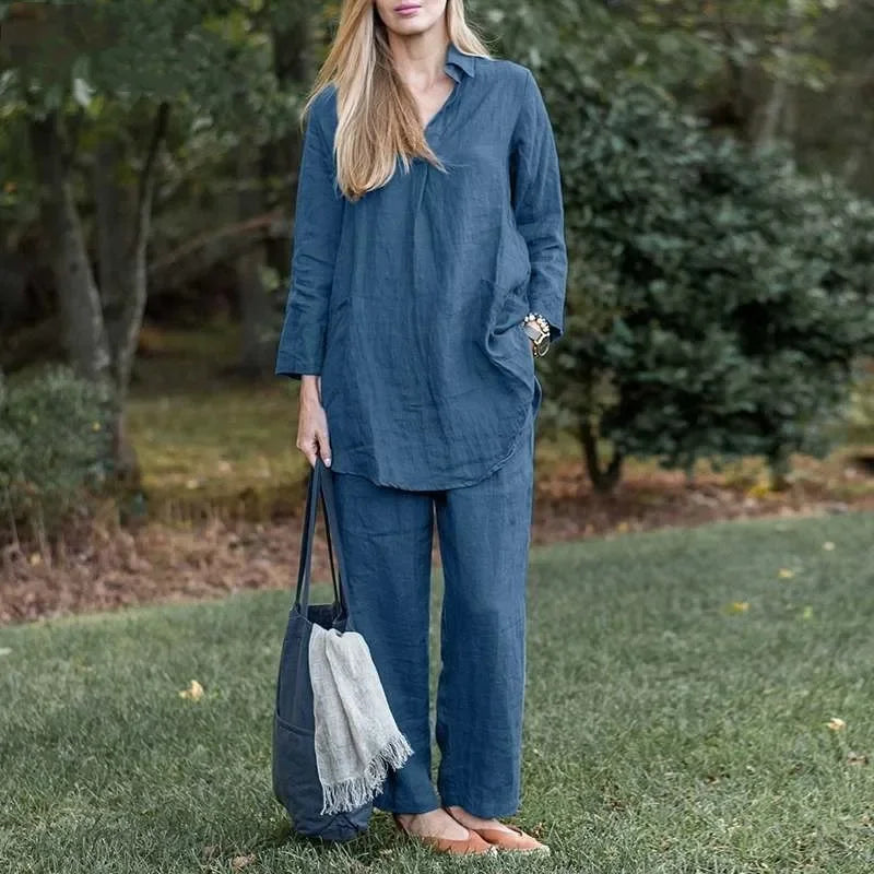 Ensemble Ella de Danoir Paris, vêtement chic et confortable en bleu, vue de face sur un mannequin.