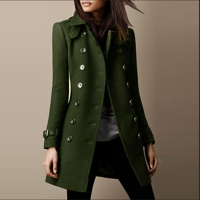 Manteau élégant tendance Florance de Danoir Paris en tissu bleu, porté sur mannequin, style moderne et sophistiqué.
