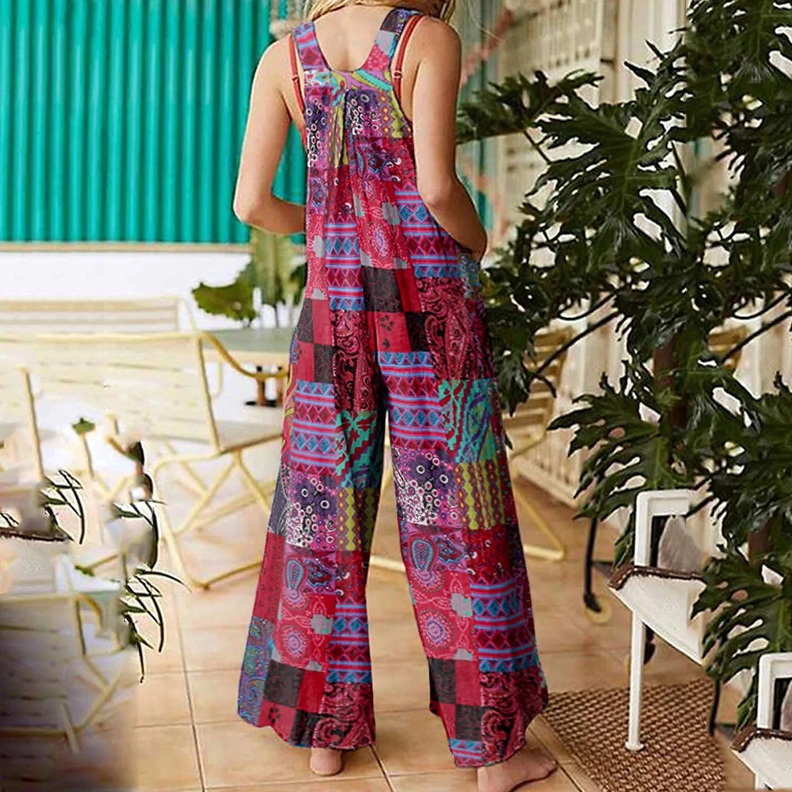 Combinaison d’été Gaïa de Danoir Paris en tissu bleu léger, avec coupe fluide et détails élégants pour un style estival chic.