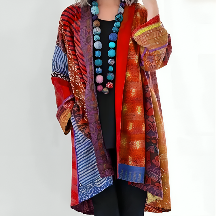 Cardigan en tricot bleu Harper de Danoir Paris, coupe chic et élégante, porté sur un mannequin.