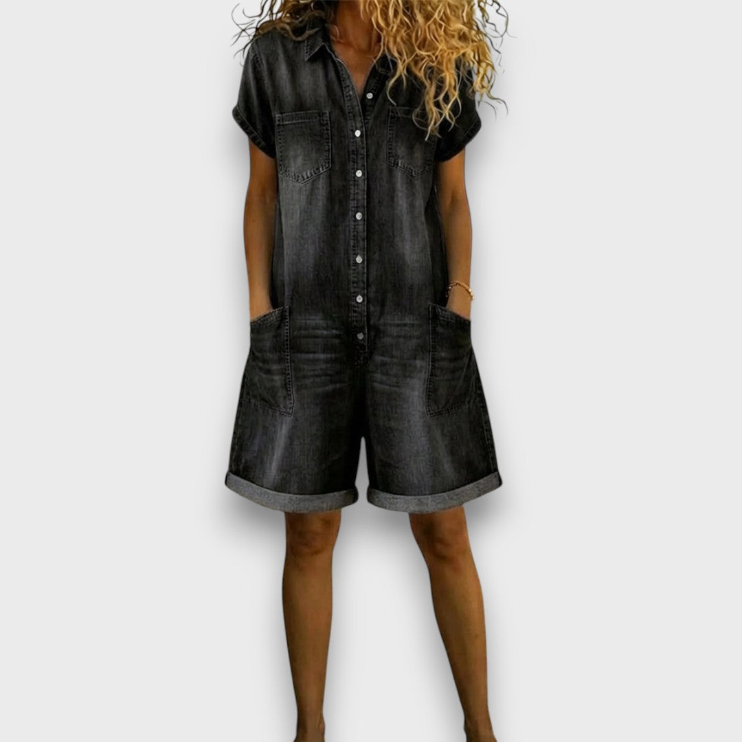 Salopette courte vintage en denim coton Joan de Danoir Paris, coupe décontractée et style rétro pour femme.