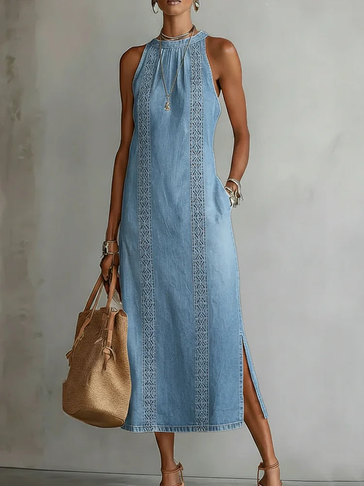 Robe en jean Julia de Danoir Paris avec détails en dentelle vintage, couleur bleue, coupe élégante et décontractée.