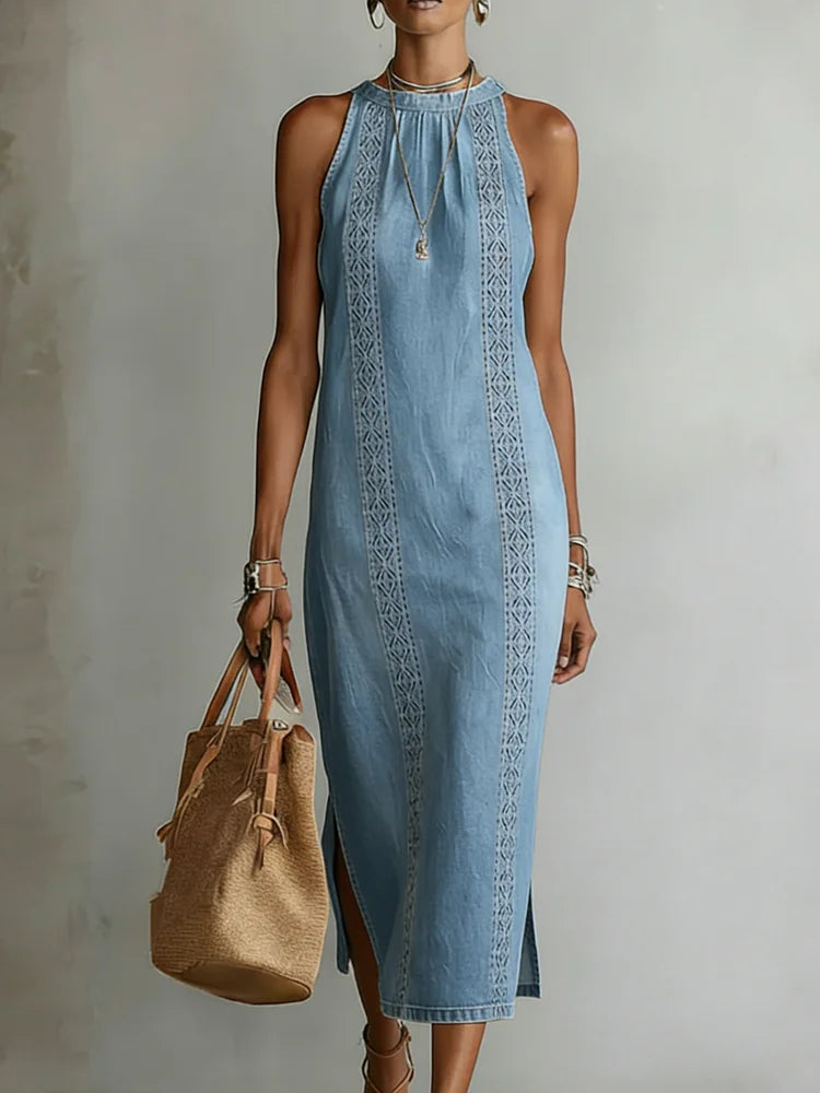 Robe en jean Julia de Danoir Paris avec détails en dentelle vintage, coupe ajustée et style élégant.