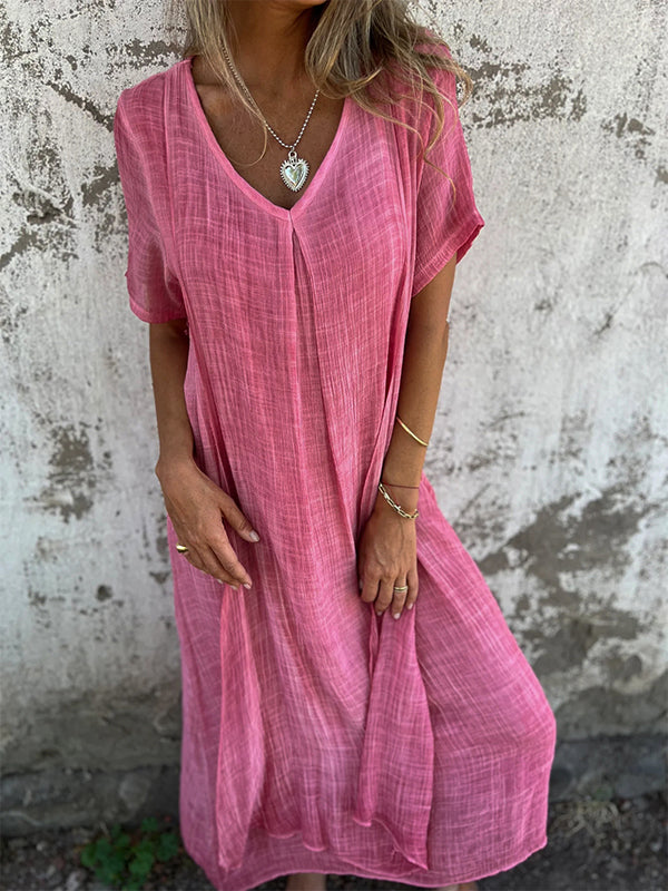 Robe écologique Danoir Paris Malaga bleu, élégante, longue, en tissu durable, portée avec ceinture et manches longues.