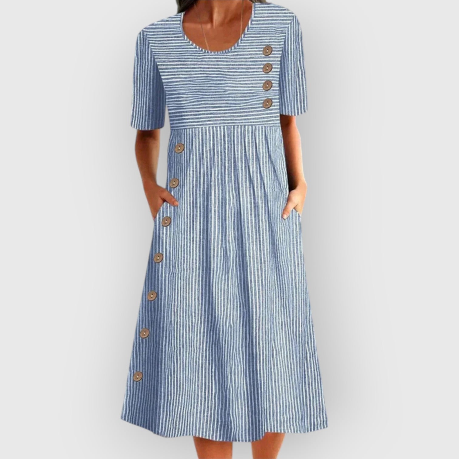 Robe midi à rayures en coton Danoir Paris, bleu, portée sur mannequin, détail des manches et du col.
