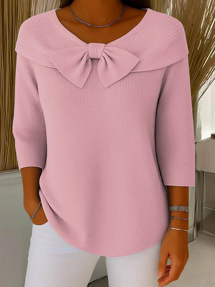 Pull élégant Neeko de Danoir Paris en bleu, finition sophistiquée et coupe moderne, visible sur ce modèle.