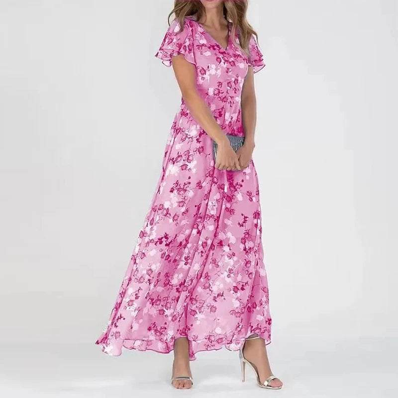 Robe maxi fleurie élégante Danoir Paris, tissu léger bleu avec motif floral, porté avec style et raffinement.