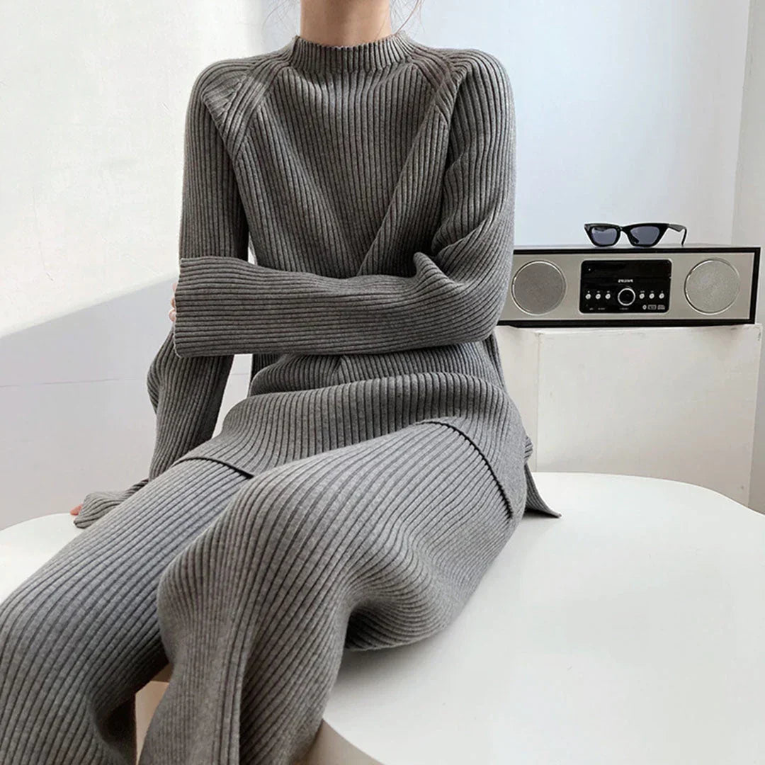 Ensemble de détente chic Danoir Paris Roxane en bleu, costume confortable et élégant pour un look décontracté sophistiqué.