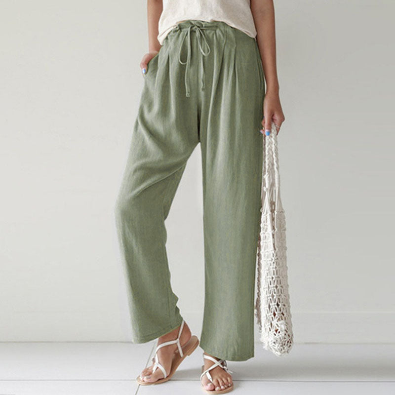 Pantalons relax Danoir Paris Vara en tissu bleu avec corde à la taille, vue de face.