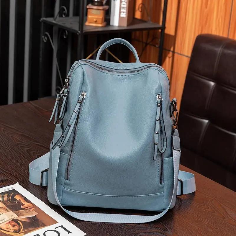 Sac à dos urbain chic Sienna de Danoir Paris, en bleu avec détails élégants, pour un style moderne et pratique.