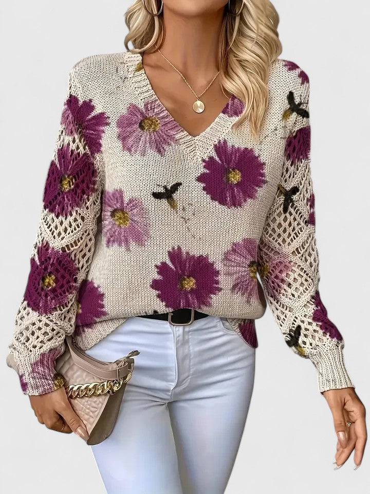 Cardigan léger floral Aurélie de Danoir Paris en bleu, vue de face, détail des motifs floraux sur tissu doux et léger.