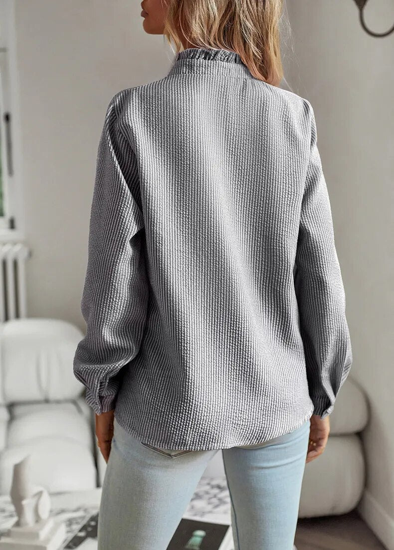 Chemise bleue élégante Danoir Paris Alice, blouse confortable en tissu léger, style chic et moderne.