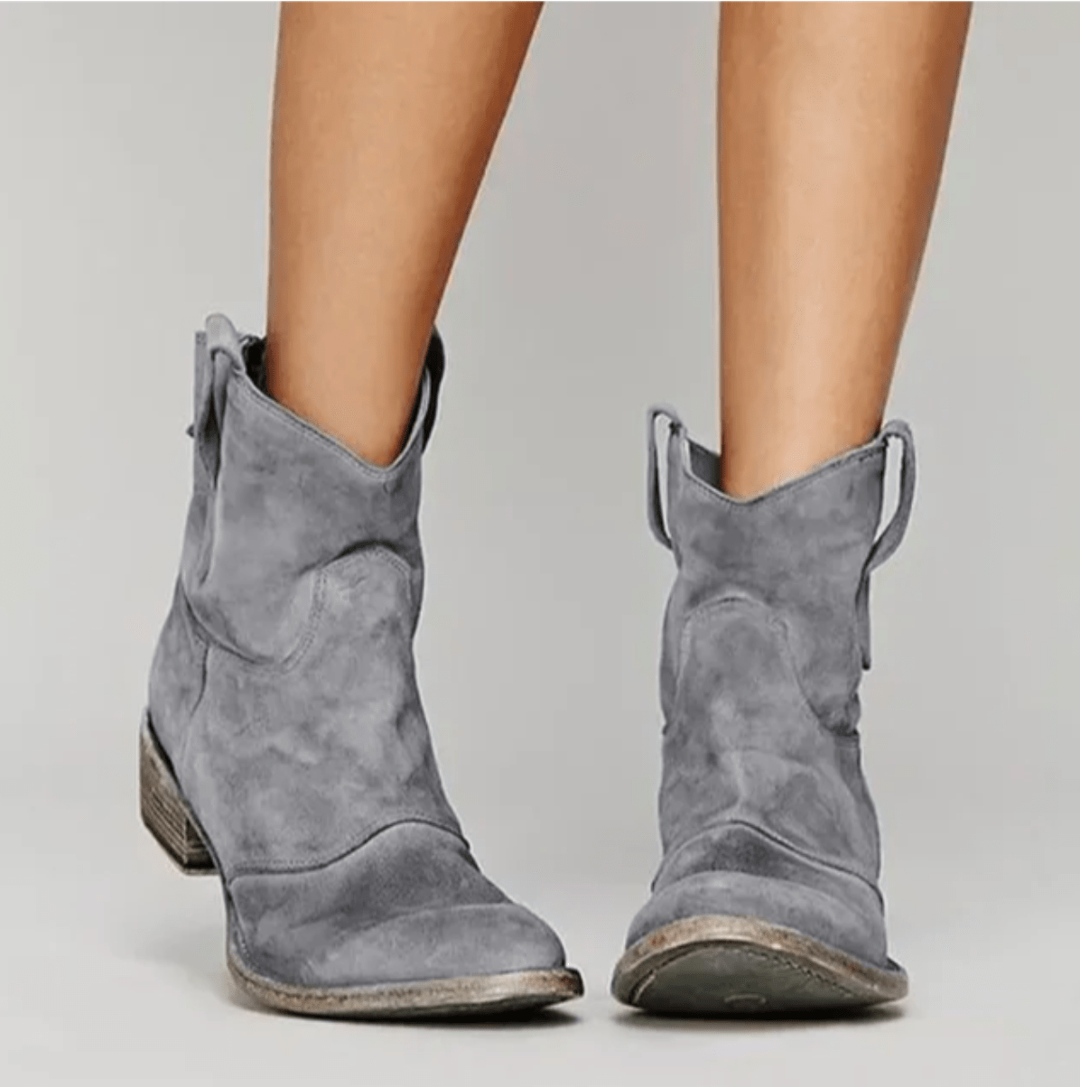 Bottes orthopédiques en daim Charlotte de Danoir Paris, en bleu, avec design confortable et soutien pour le pied.