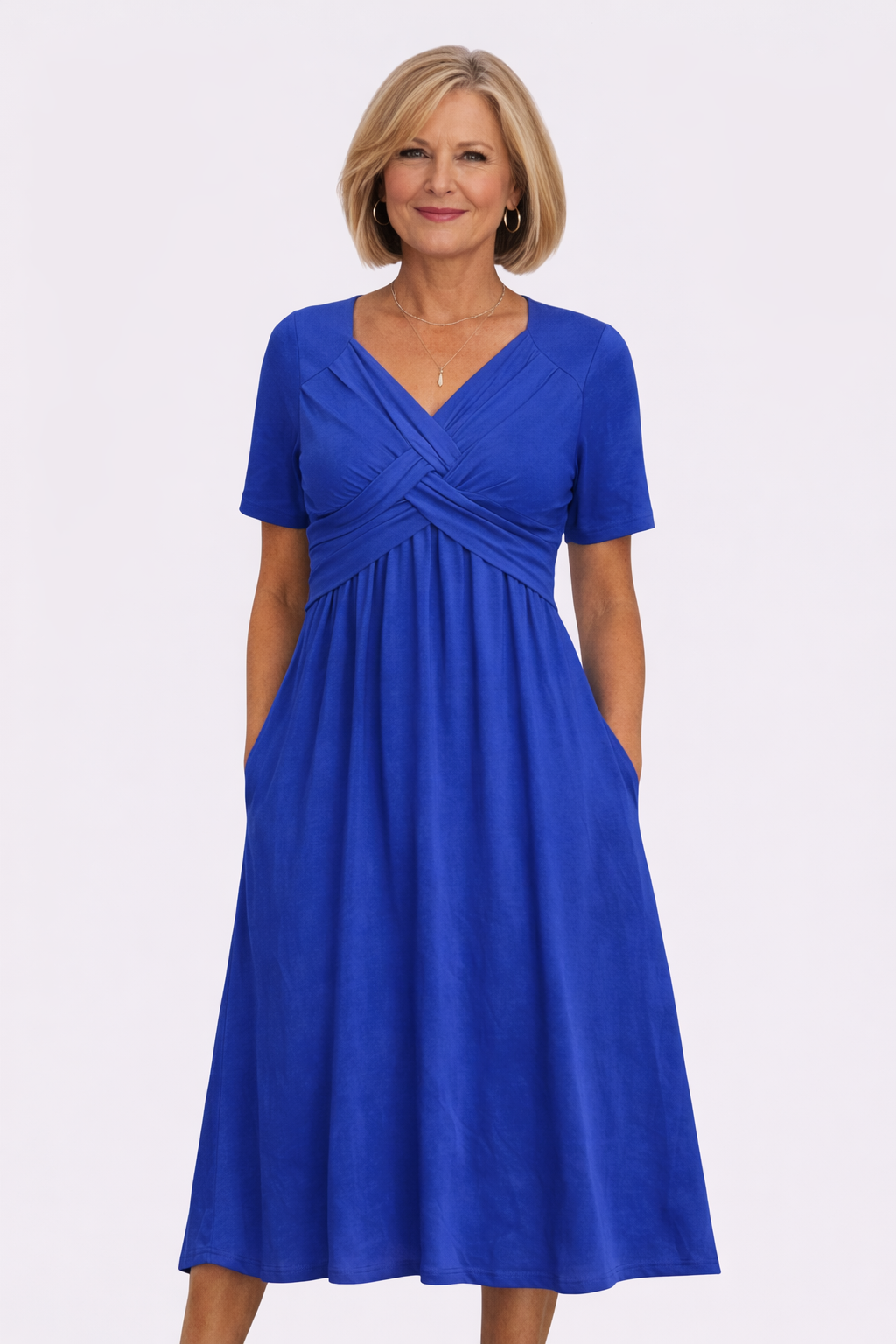 Robe Amanda de Danoir Paris en tissu bleu, coupe flatteuse, portée élégante, vue de face sur mannequin.