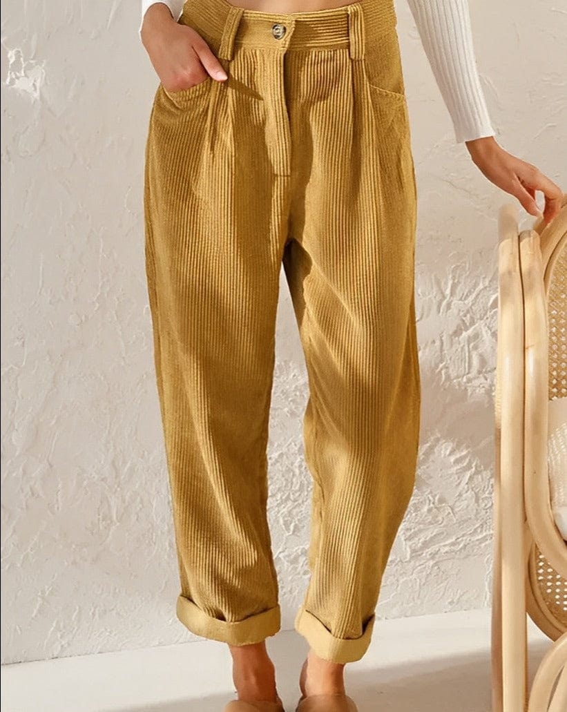 Pantalons casual intemporels Cassidy de Danoir Paris, couleur moutarde, vue de face, en tissu confortable et tendance.