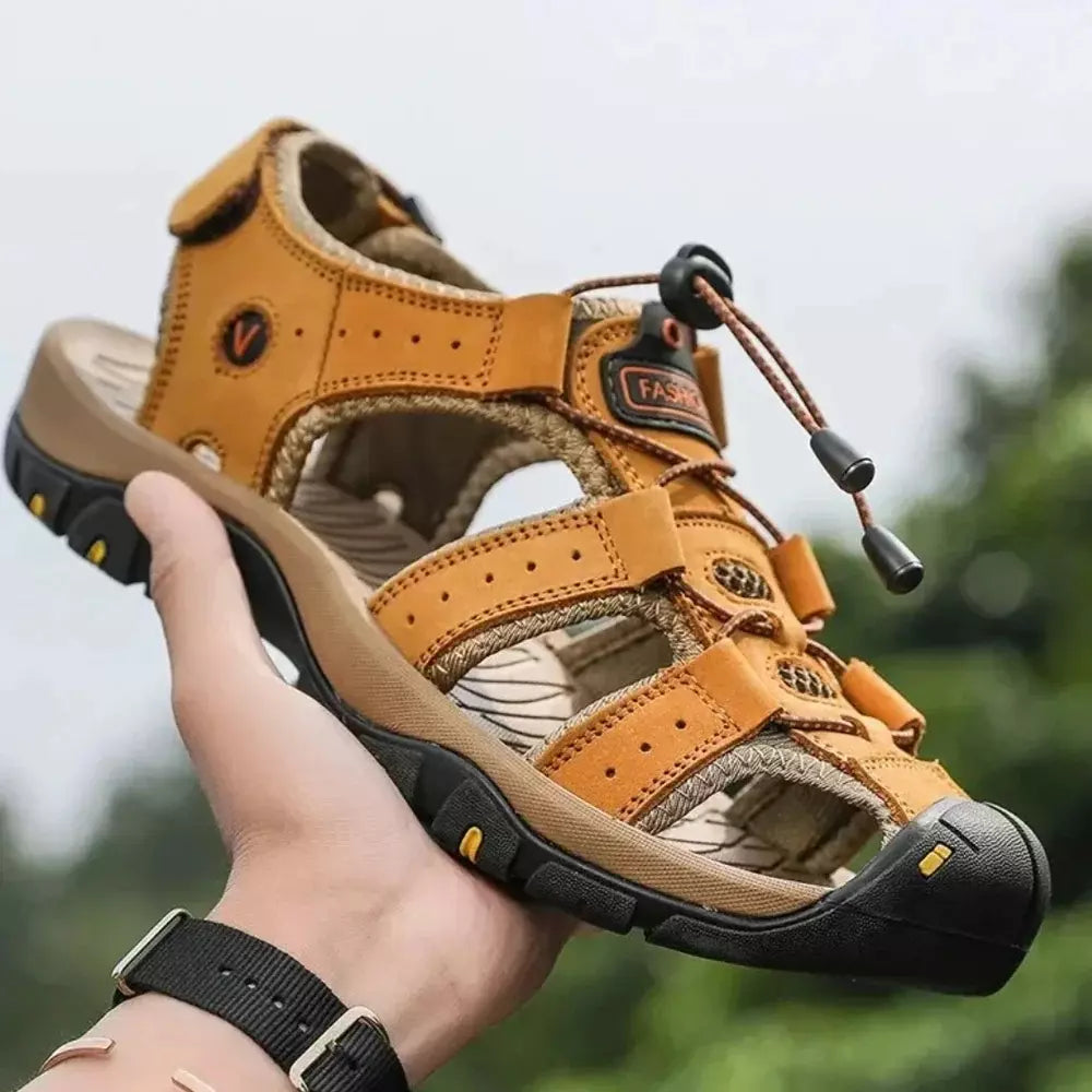 Sandales Danoir Paris™ confort tout-terrain en brun, vue de face, sandales robustes pour usage extérieur, semelles épaisses.