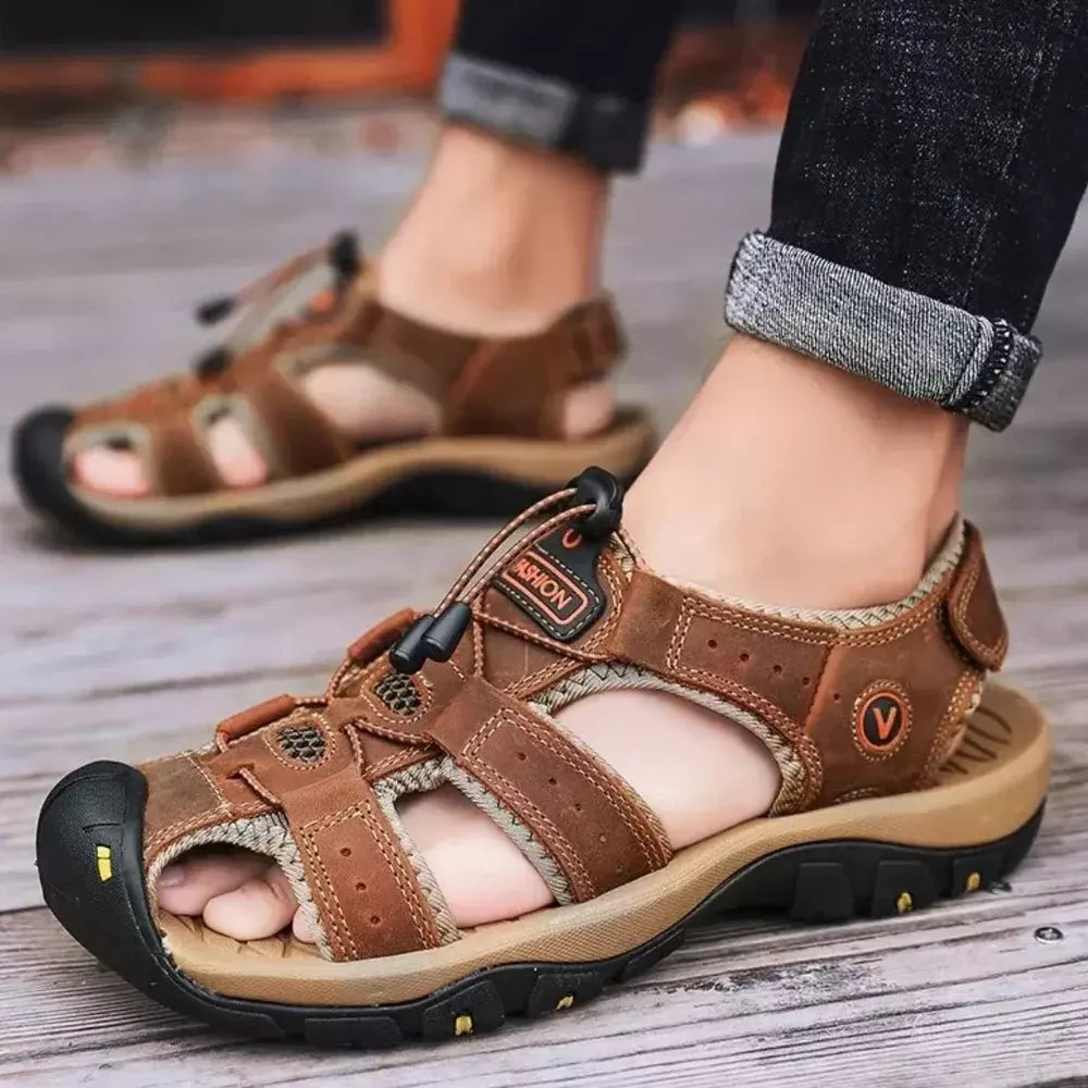 Sandales confort tout-terrain Danoir Paris en brun, pointure 38, avec semelle robuste et design pratique pour l'extérieur.