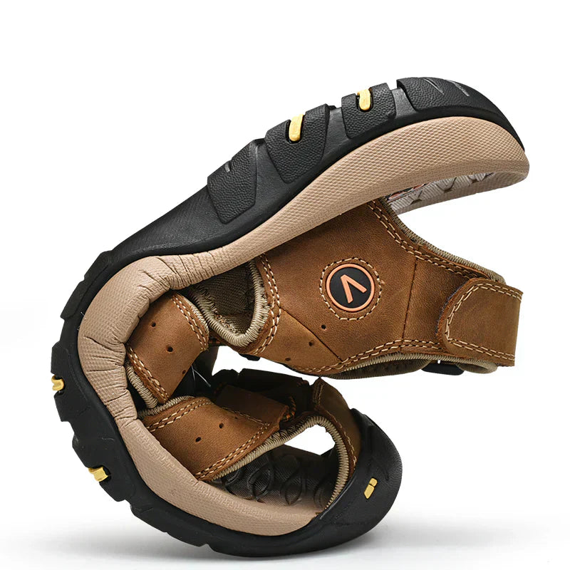 Sandales confort tout-terrain Danoir Paris en brun, taille 38, avec semelle robuste et design adapté à la marche en extérieur.