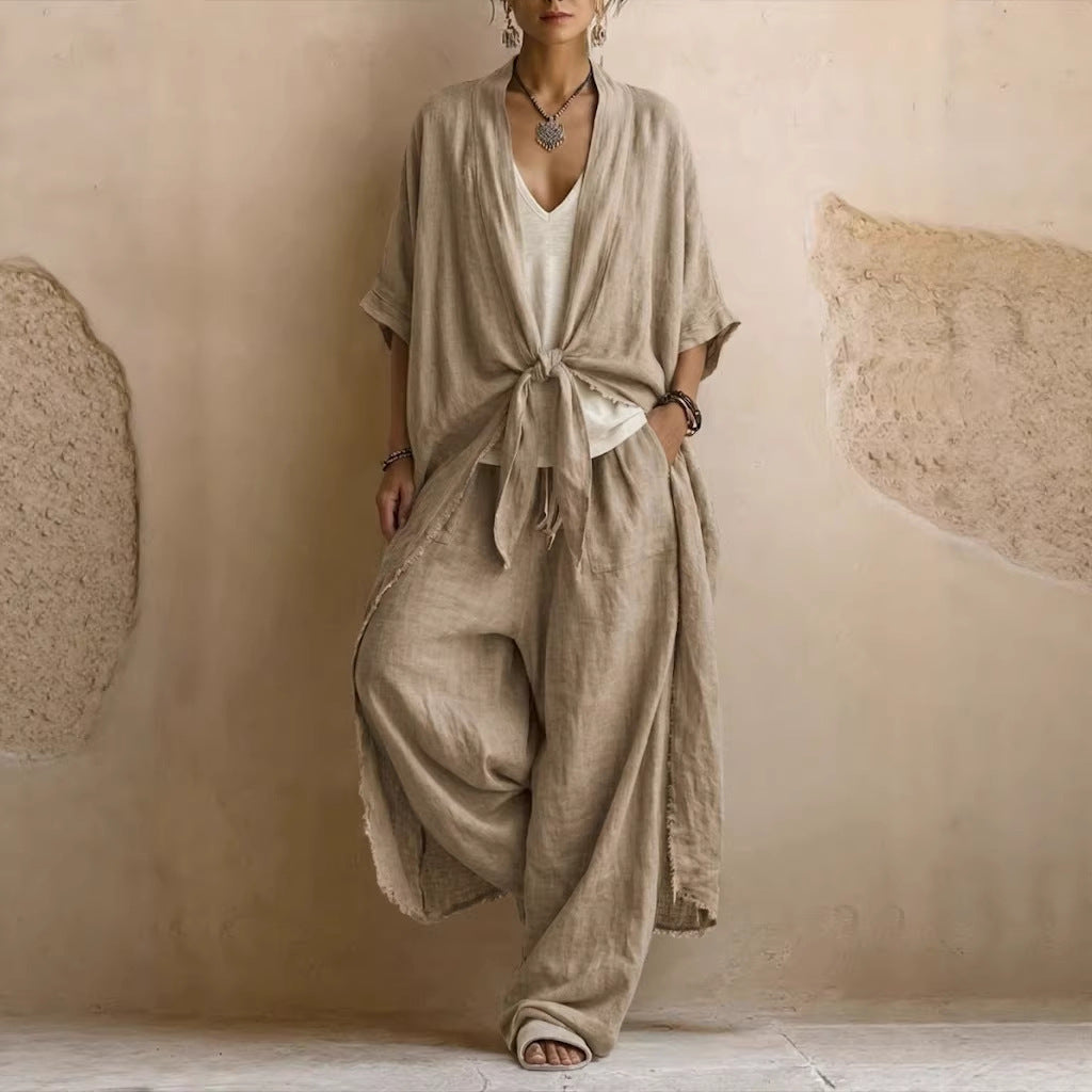 Ensemble deux pièces Danoir Paris avec kimono en lin oversize et pantalon large marron, vue de face sur fond clair.