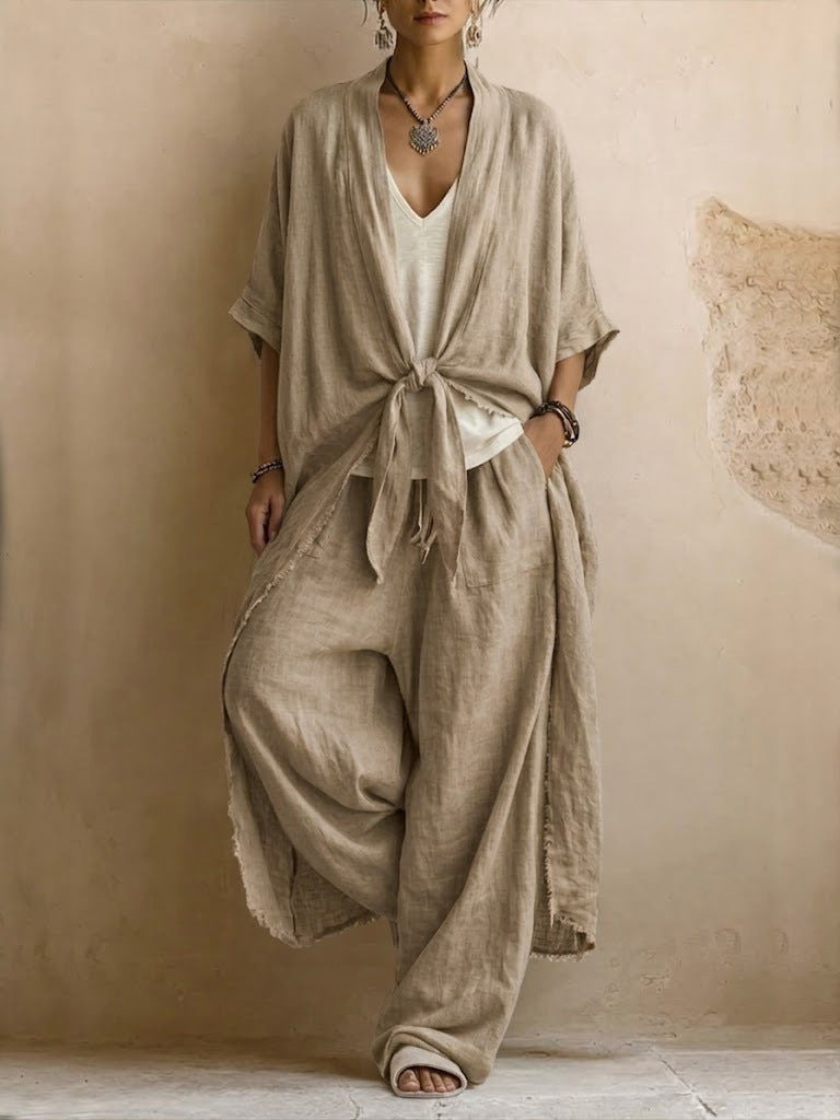 Ensemble deux pièces kimono en lin oversize et pantalon large de Danoir Paris, couleur marron, vue de face.