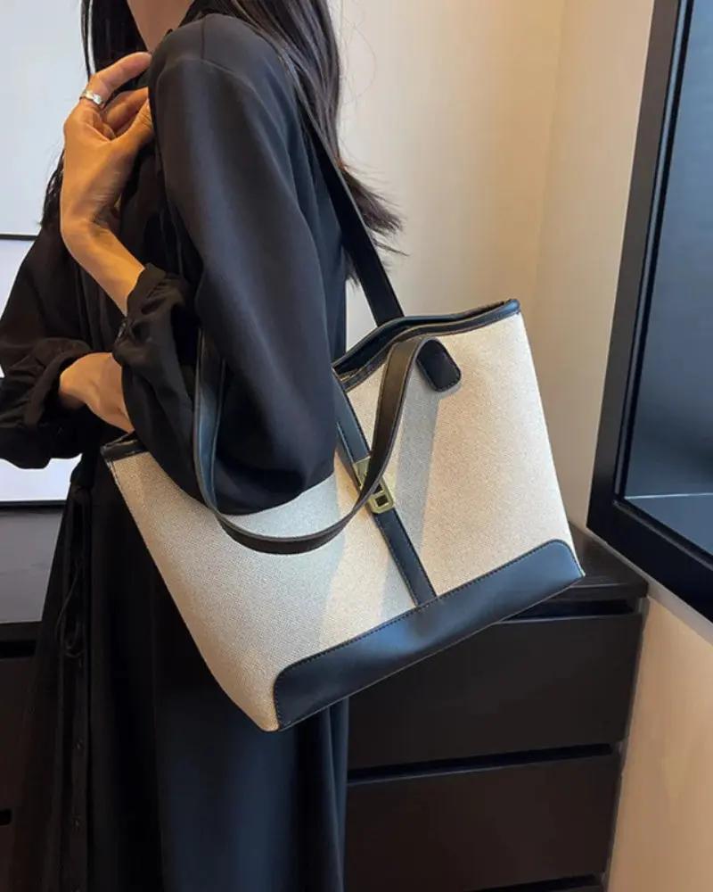 Sac à épaule Danoir Paris St Tropez en cuir marron avec bandoulière, détail élégant et finition soignée.