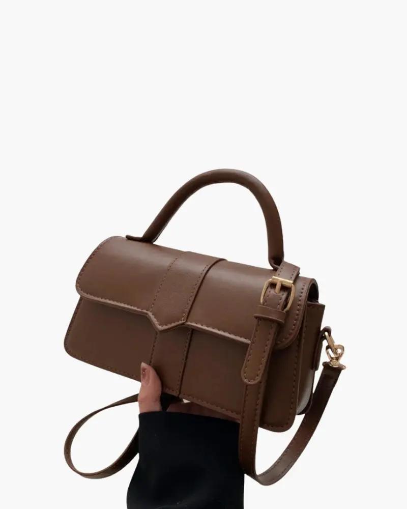 Sac à main The Paris de Danoir Paris en cuir marron, avec poignées et détails élégants, visible de face.