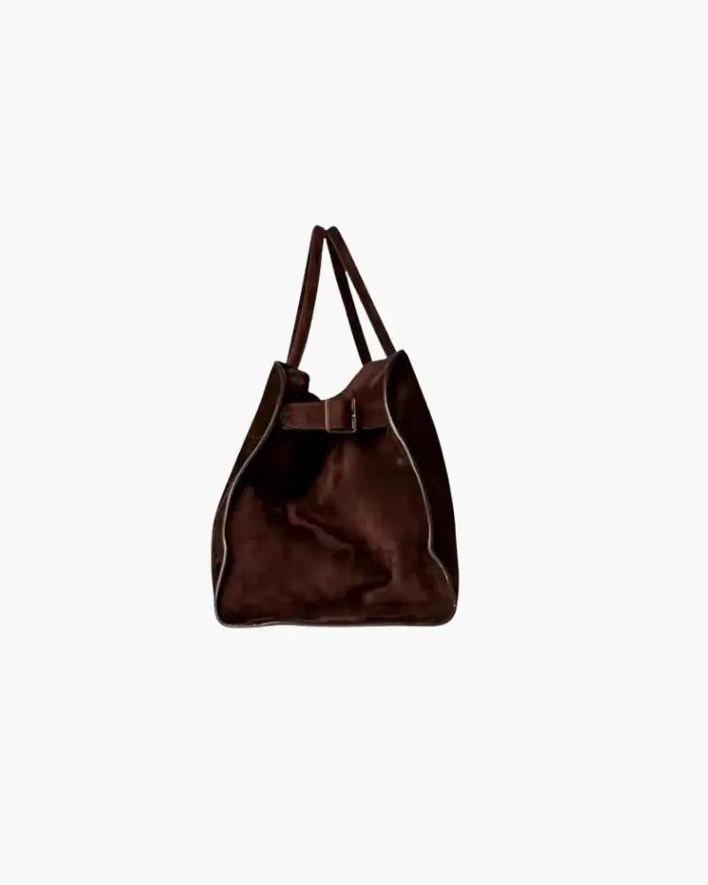 Sac en velours marron Danoir Paris, élégant sac à main Henna avec fermeture et poches, style sophistiqué.